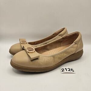 SENDA WOMEN'S 6.5 SOFT LEATHER BEIGE LOAFER GREAT CONDITION